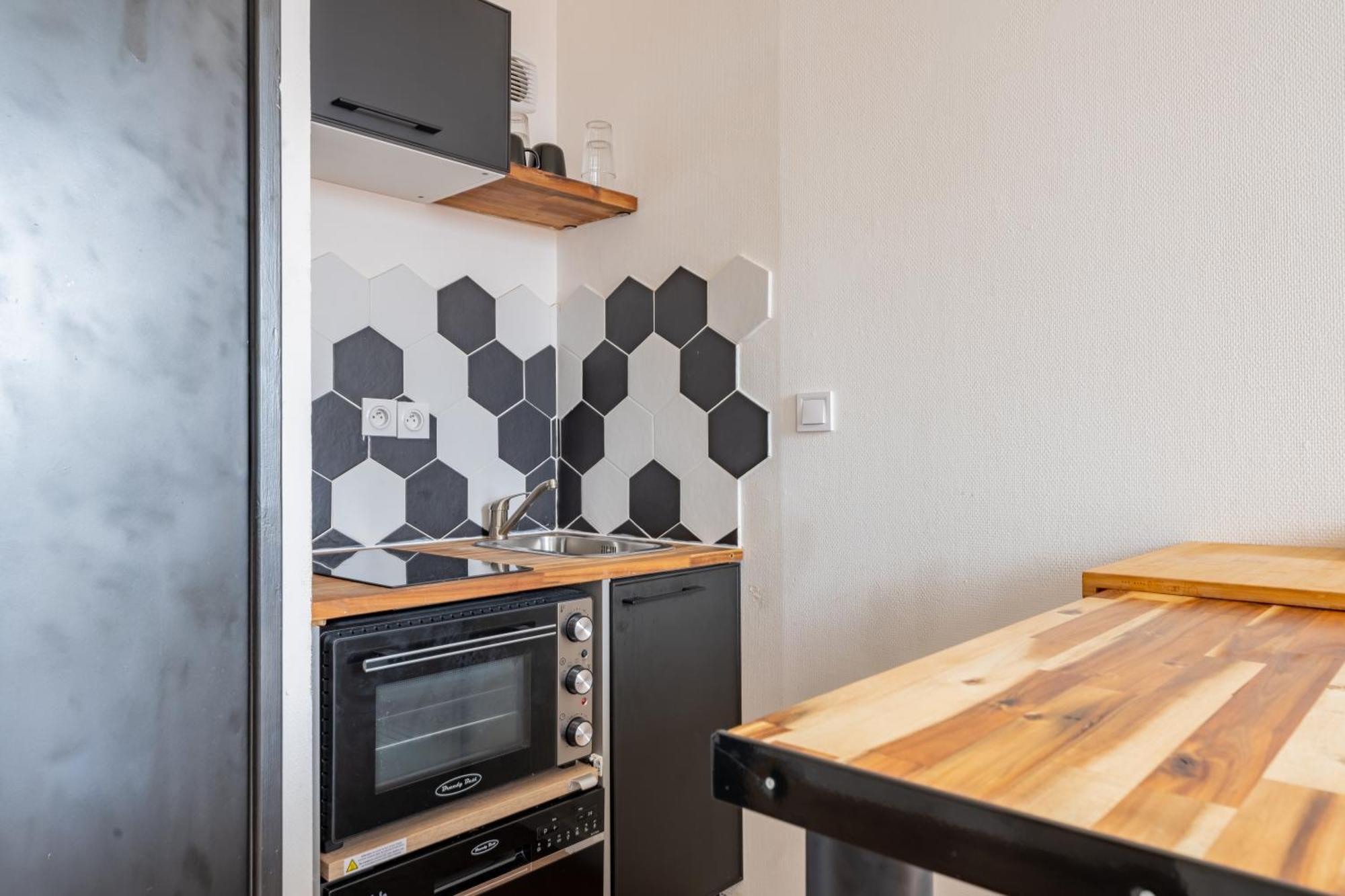 Charlemagne - Studio Confortable Avec Parking Gratuit - Quelques Pas De La Gare, Cuisine, Wifi Appartement Arras Buitenkant foto