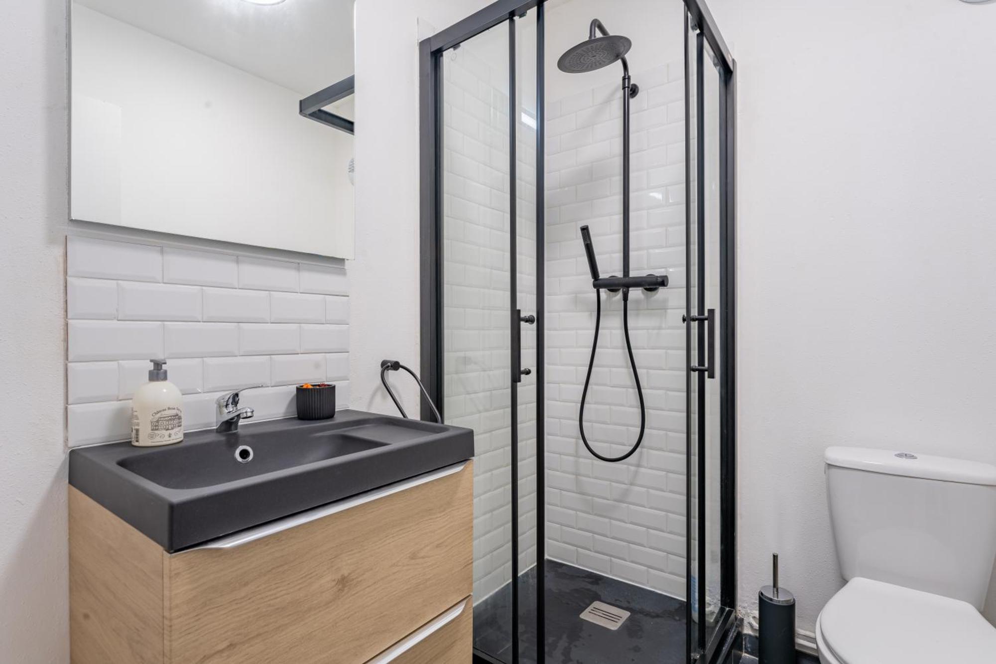 Charlemagne - Studio Confortable Avec Parking Gratuit - Quelques Pas De La Gare, Cuisine, Wifi Appartement Arras Buitenkant foto